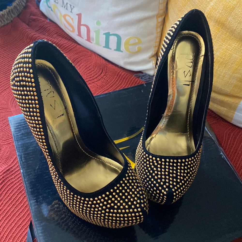 Hold rhinestone high heels